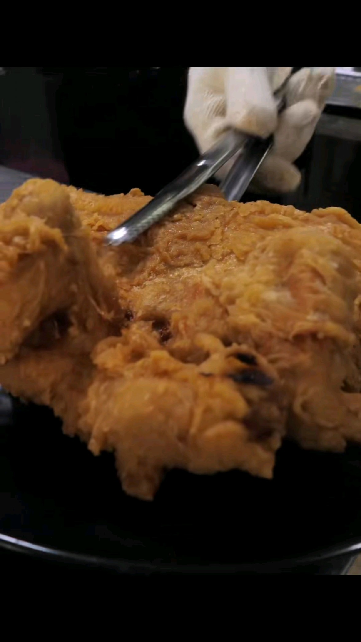 酥脆多汁的韩式炸鸡,泡菜饭团