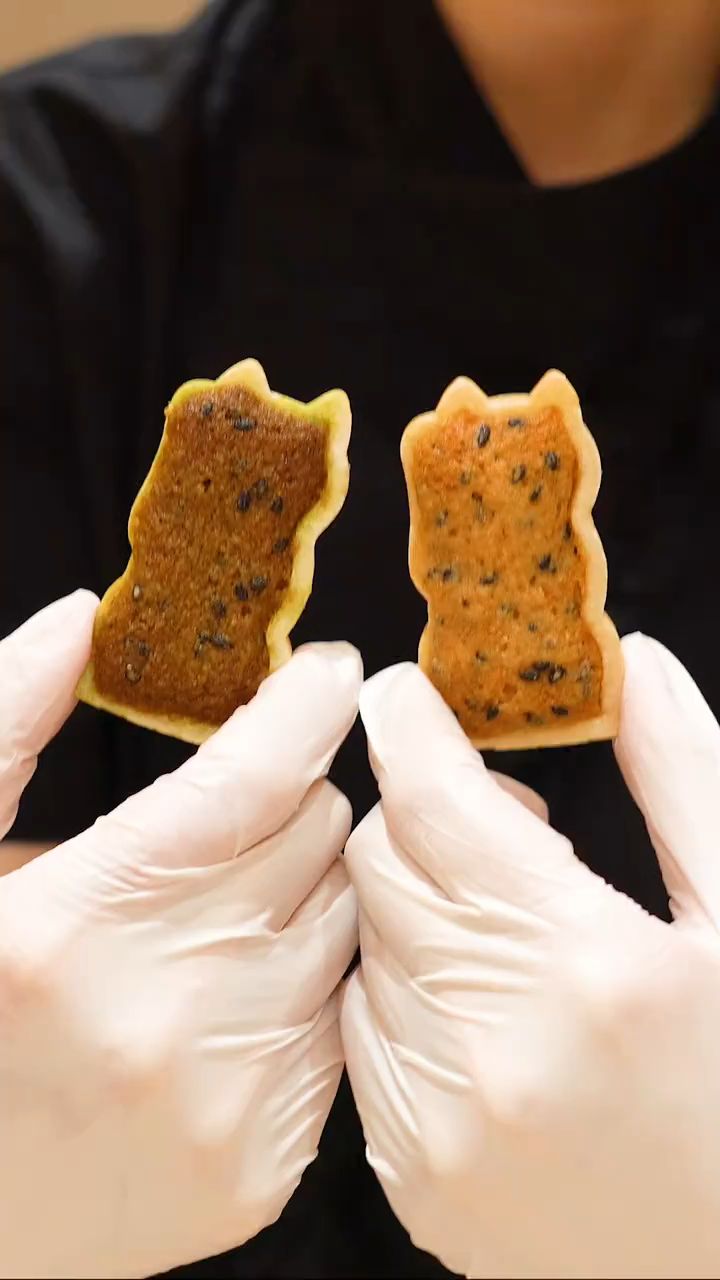 日式招财猫形状的曲奇饼,抹茶和黄油口味