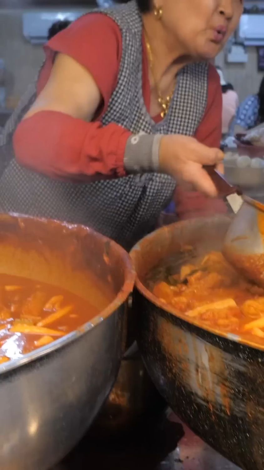 韩国市场经营了30年的,韩式辣年糕店