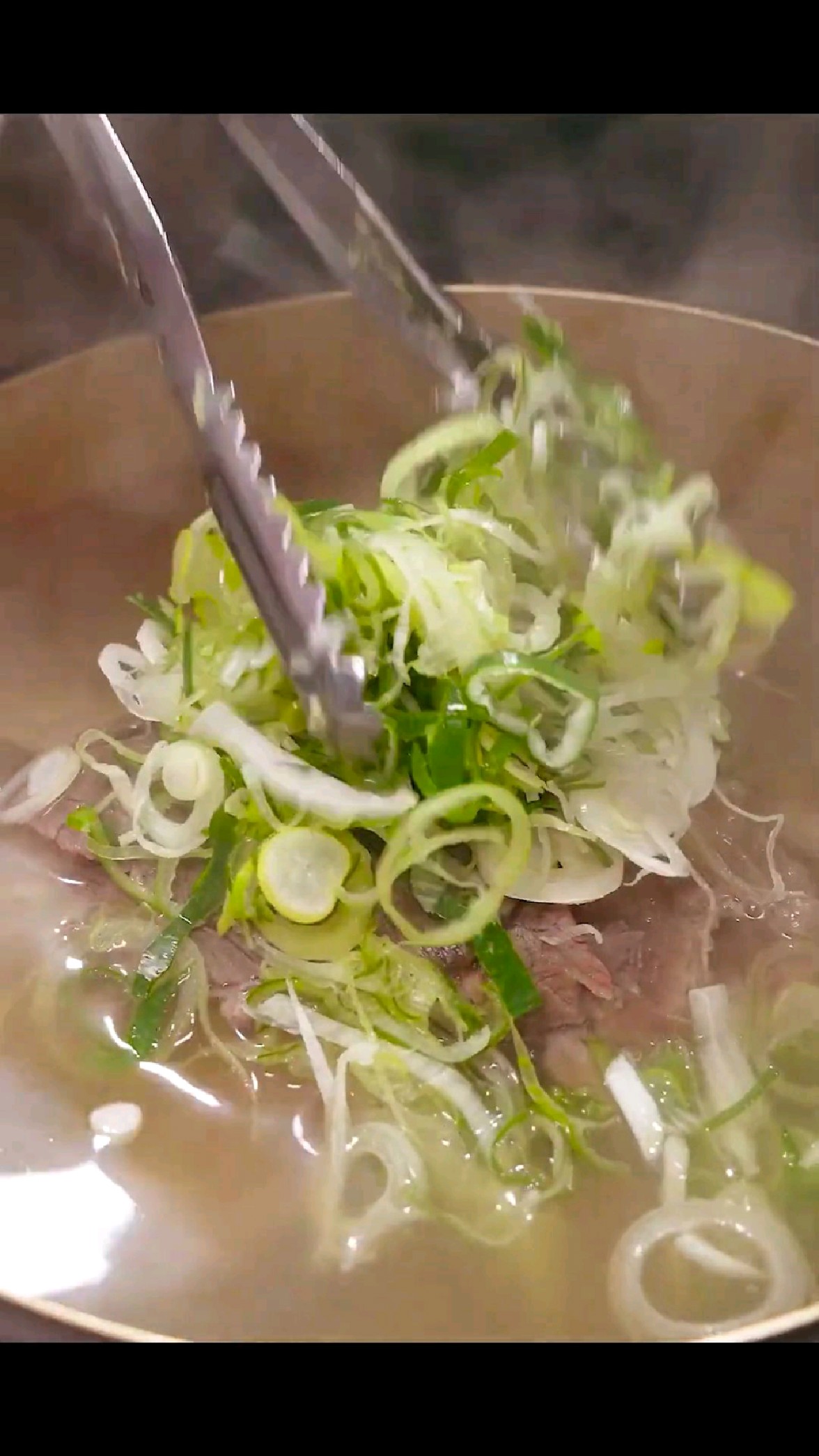 韩国最受欢迎的牛肉汤泡饭