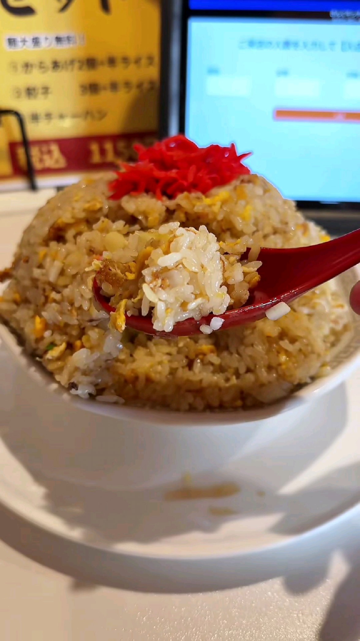 招牌日式拉面和鸡蛋炒饭