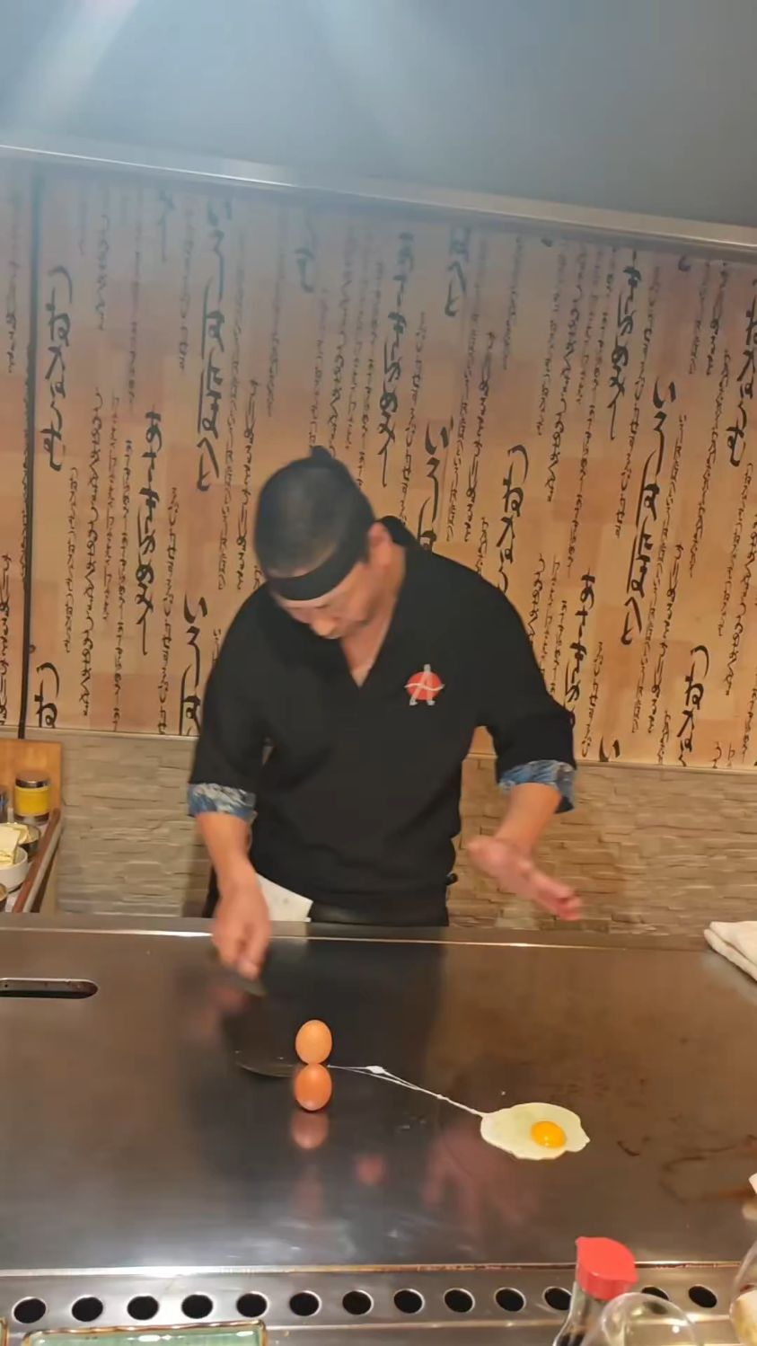 万物皆可铁板烧！这大厨把蛋炒饭玩成了我高攀不起的样子