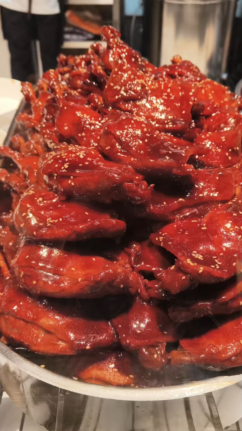 一大盘卤鸭腿,你能吃几个?