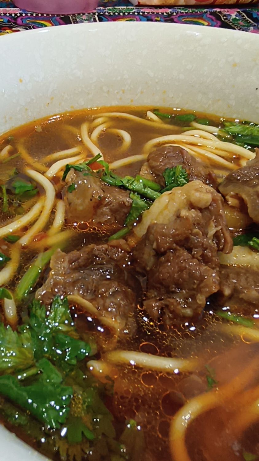 康师傅红烧牛肉面!
