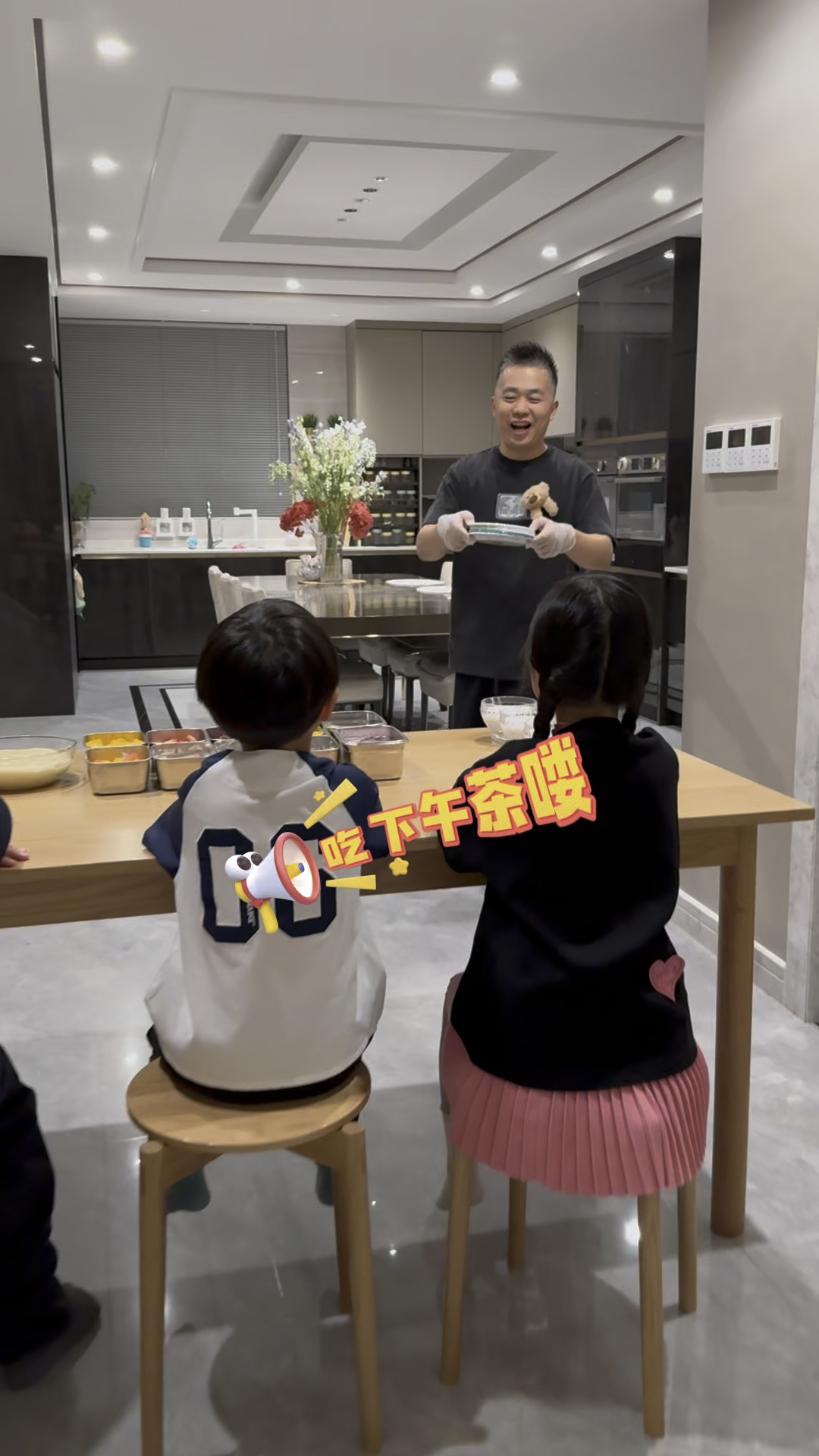 爸爸今天让孩子们实现了麻糍自由,又是有趣的一餐