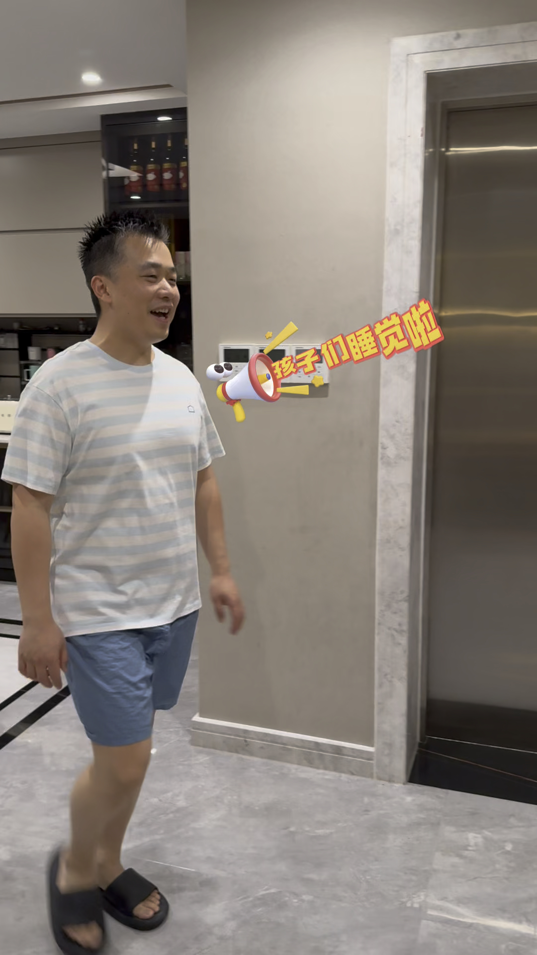 四胎家庭的夜生活开始了,看看爸爸今天做了什么夜宵
