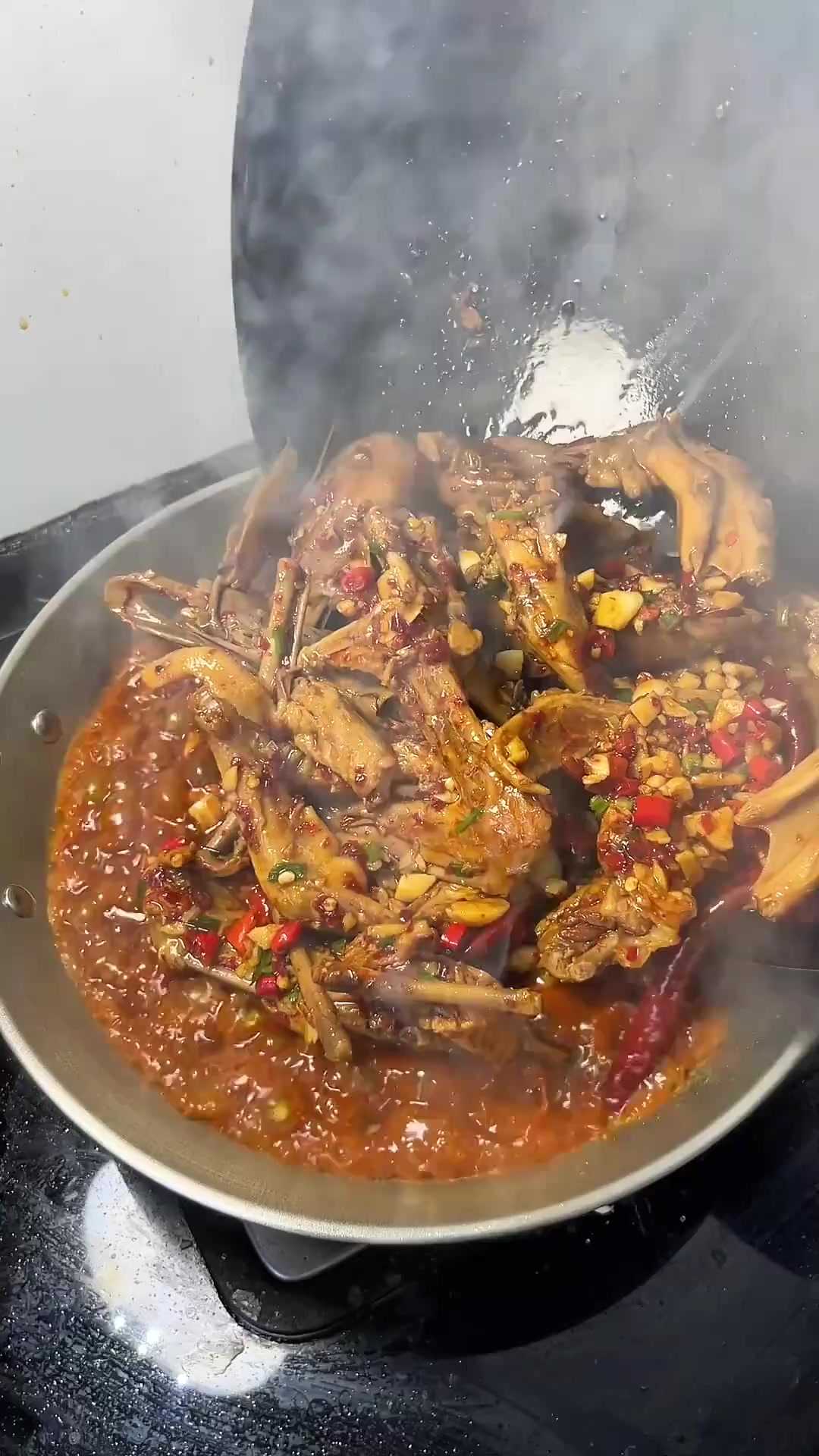 今天一桌菜,最受欢迎的还是这个麻辣鸭三件!辣的过瘾拉得爽!