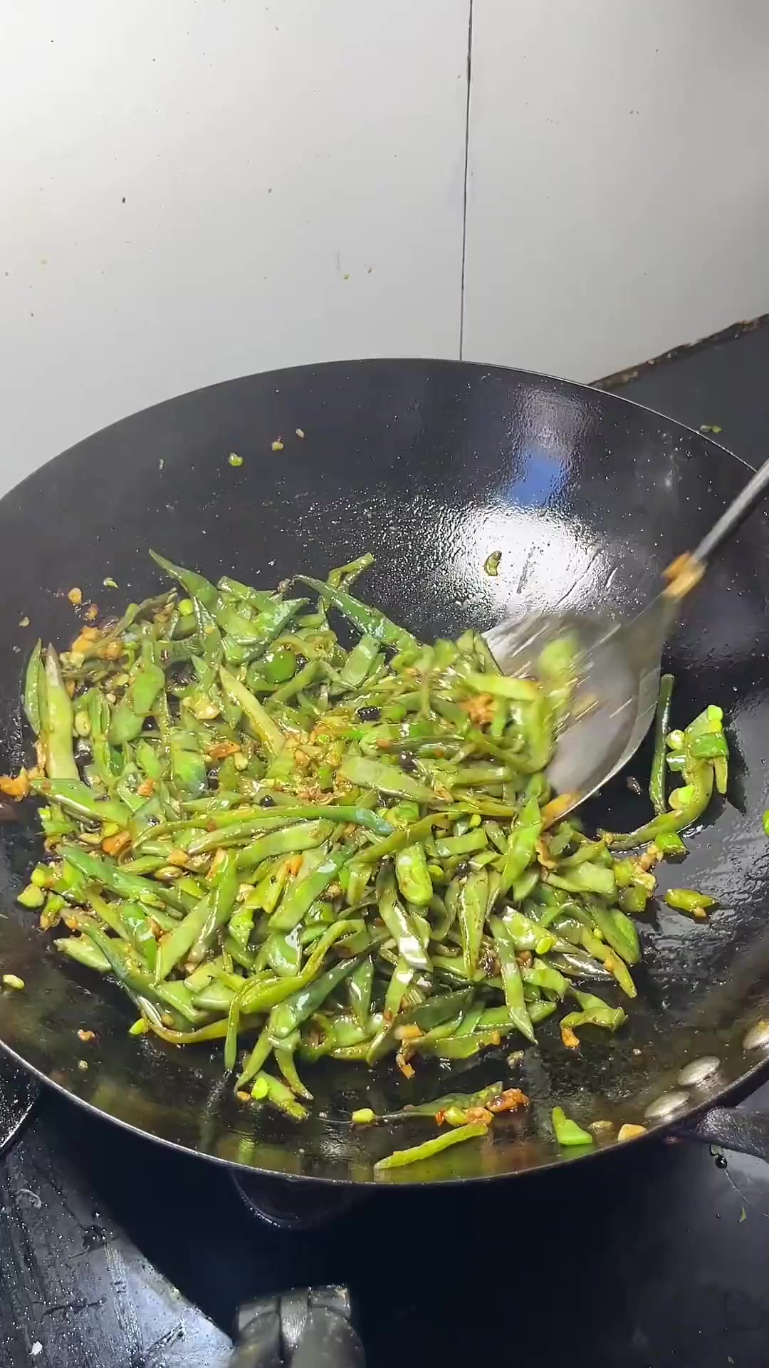 最家常的辣椒炒扁豆丝,简单又下饭!