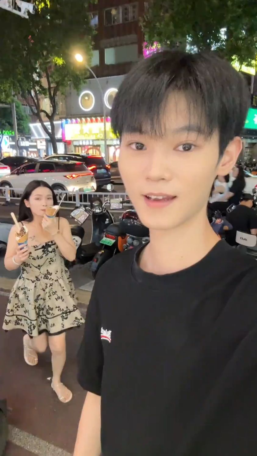 当男朋友非要吃我的冰激凌，就说我大不大方吧