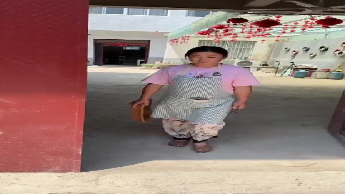 好久没有包包子了,今天蒸了四笼子
