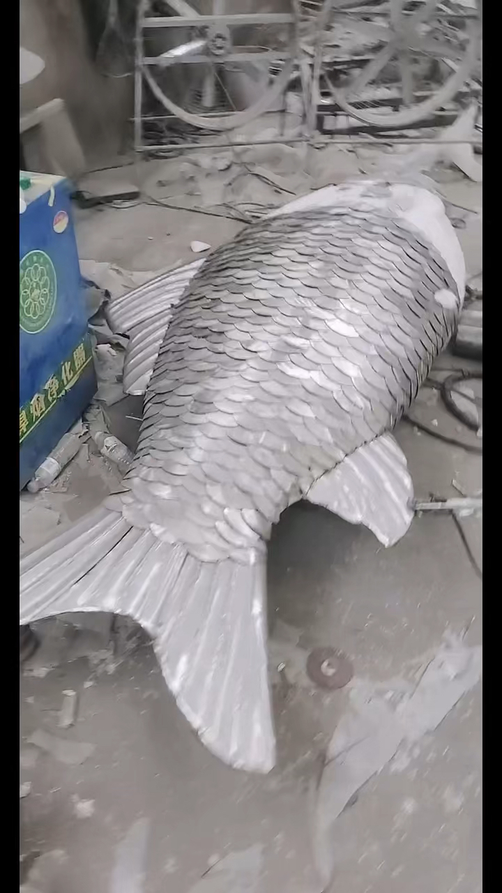 彩绘不锈钢鲤鱼雕塑水景雕塑摆件