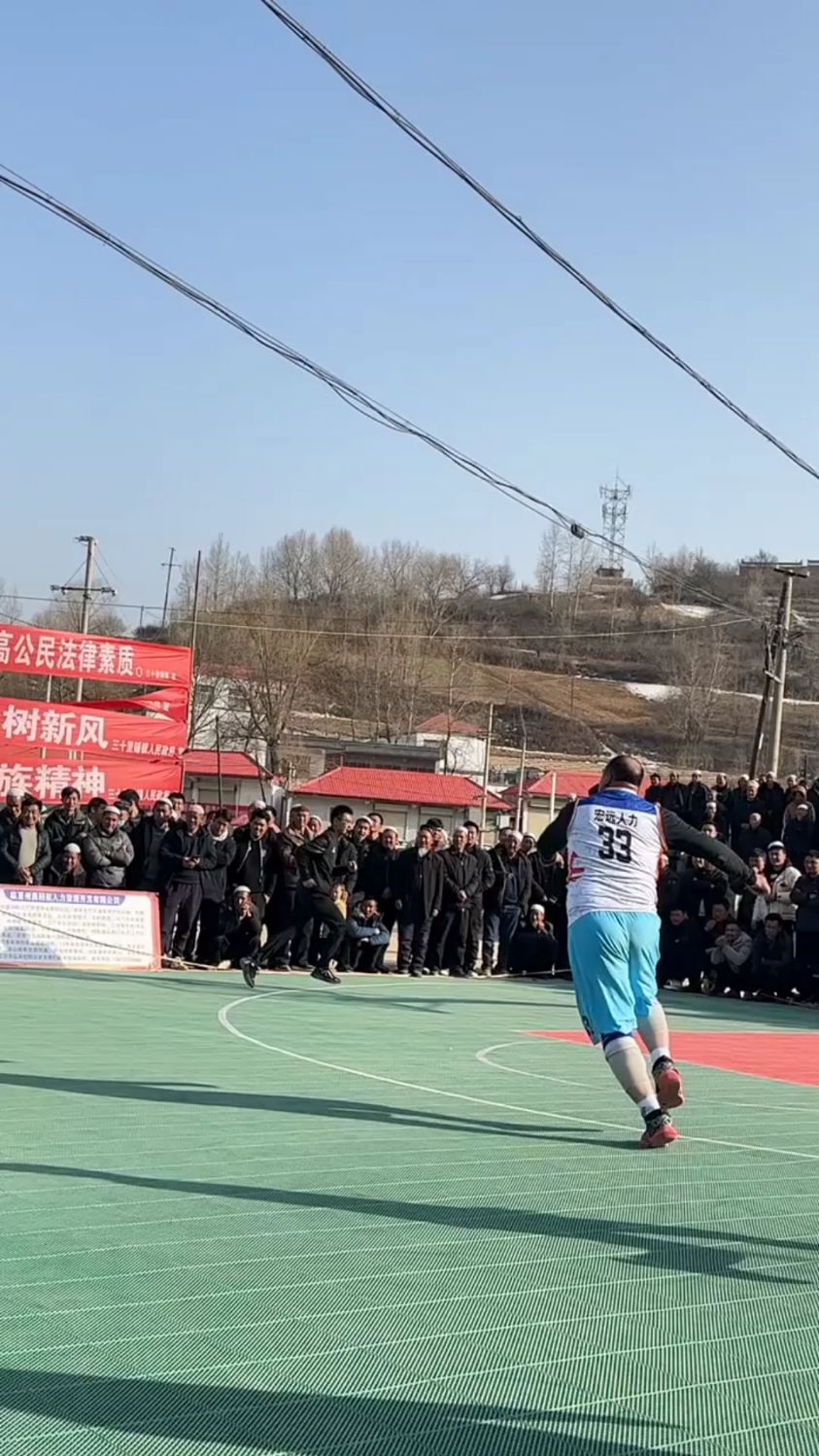 大鲨鱼扣篮 这样扣篮会伤到自己吗