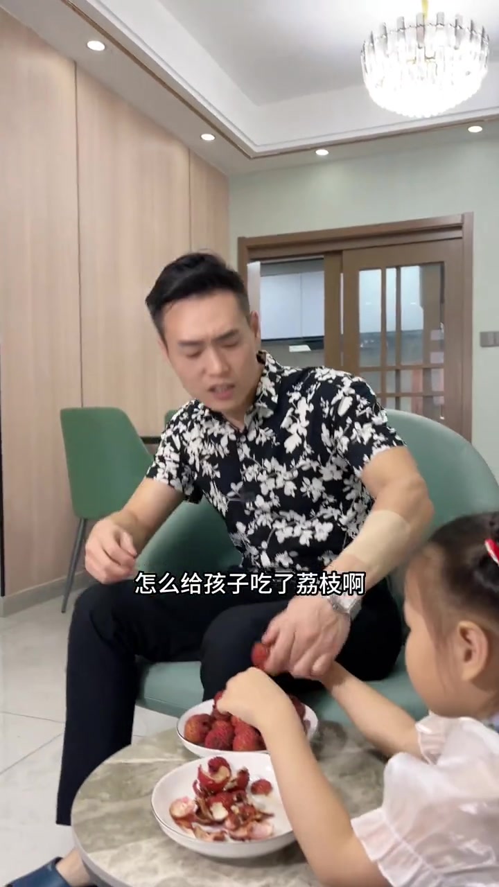 今天用荔枝做了个荔枝虾球,做法很简单