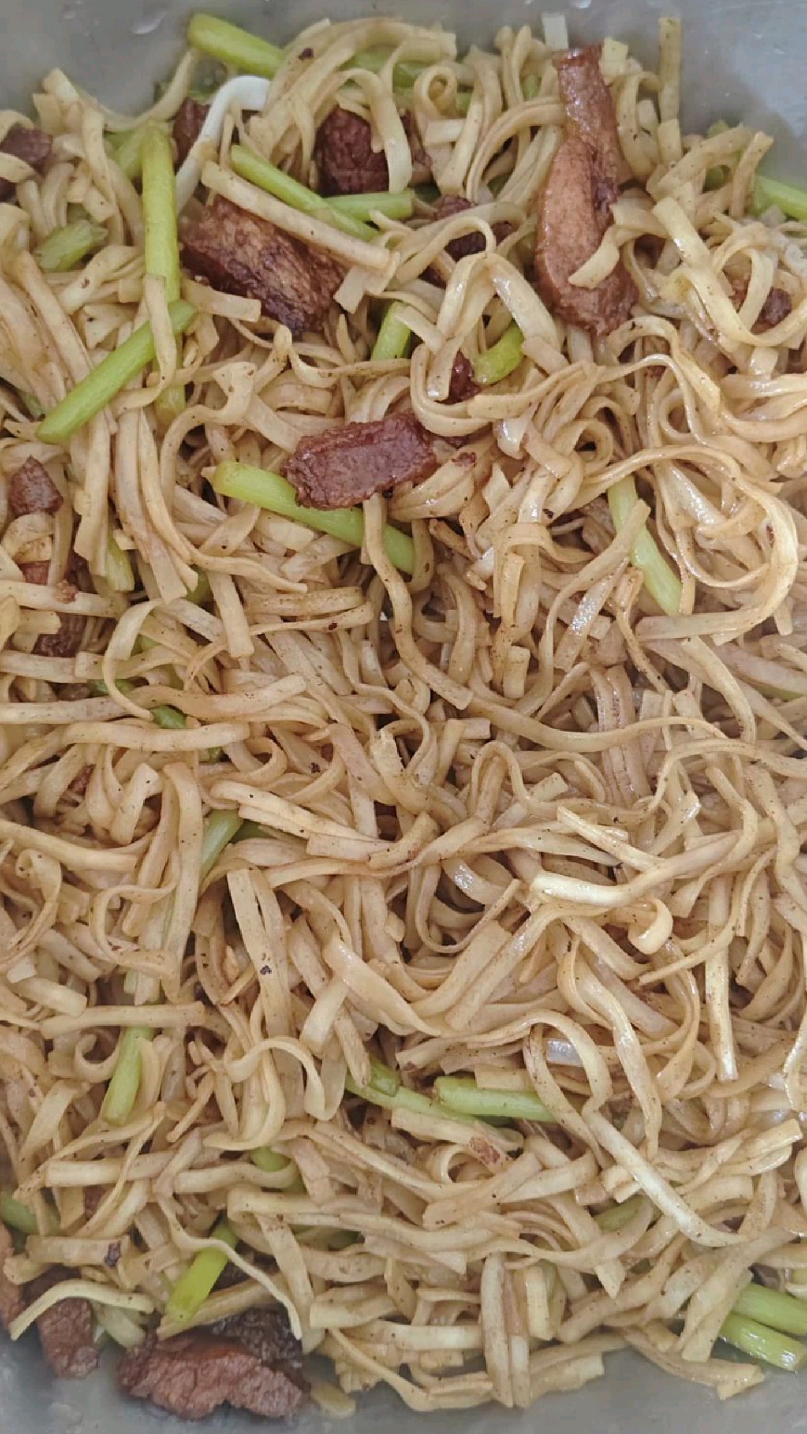 糊弄家常饭：蒜苔炒肉蒸面条｜番茄鸡蛋蒸面条