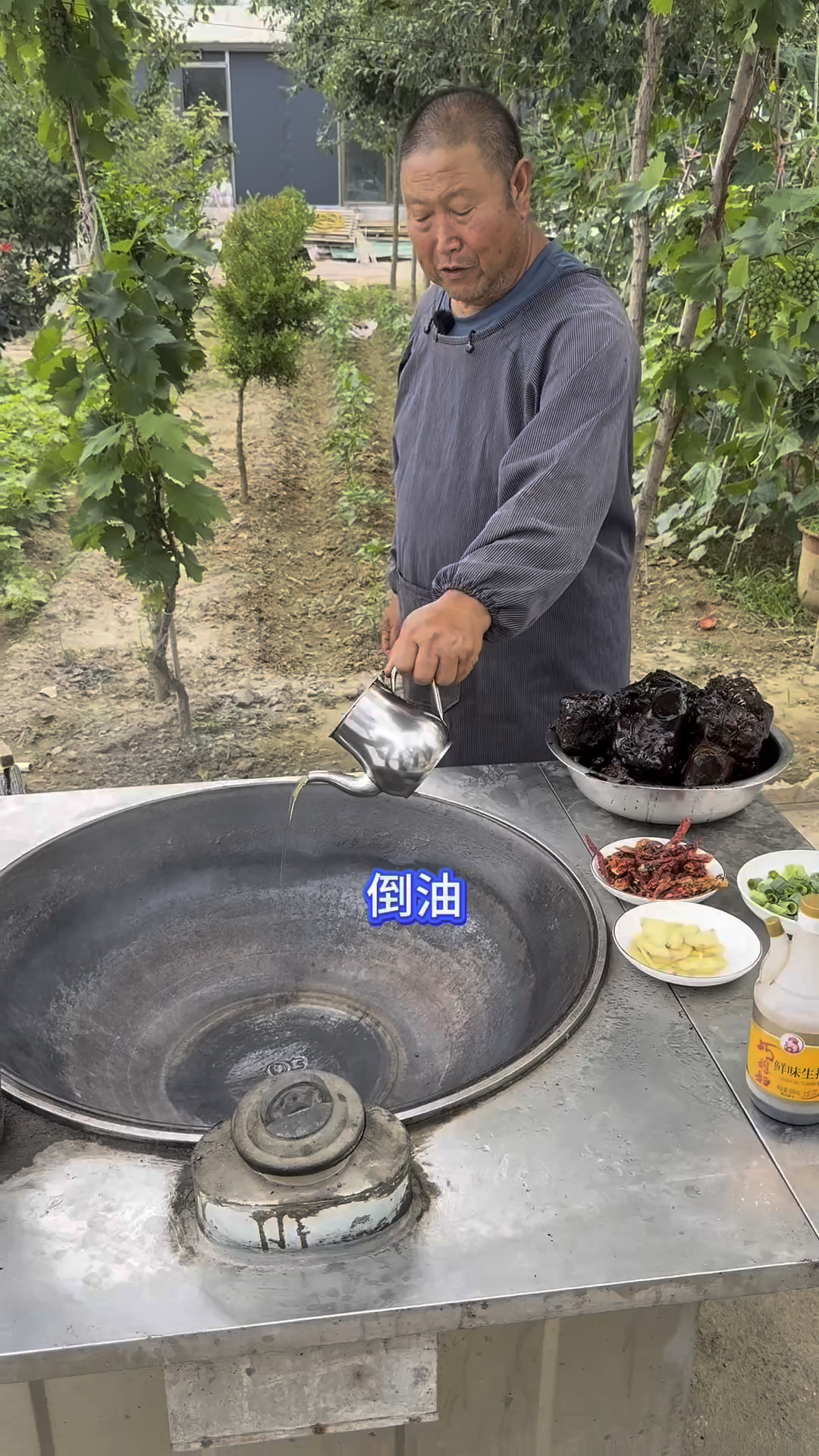 大集加工金枪鱼头。