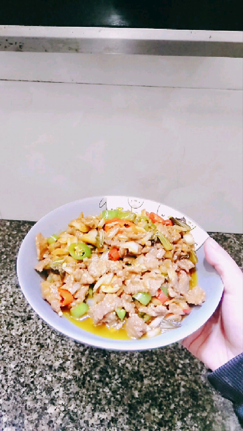 嫩弹牛肉+酸脆腌白菜,咸香交织,酸辣开胃,家常小炒的天花板