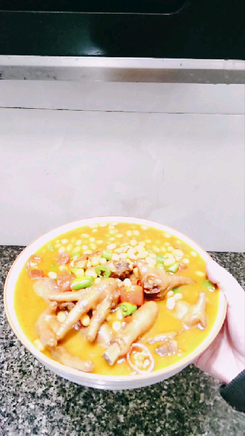 Q弹鸡爪炖到脱骨,黄豆吸饱浓郁汤汁,香到舔手指