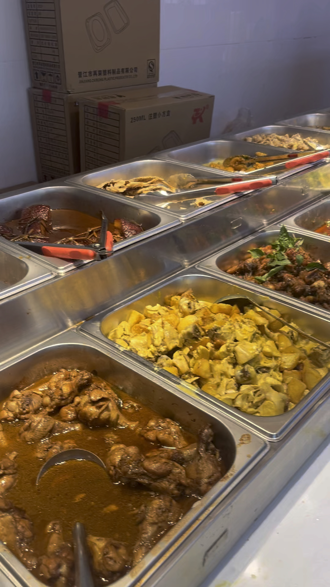 厦门好多这种现炒快餐。20多就能吃饱,还有30多种菜品可以选择