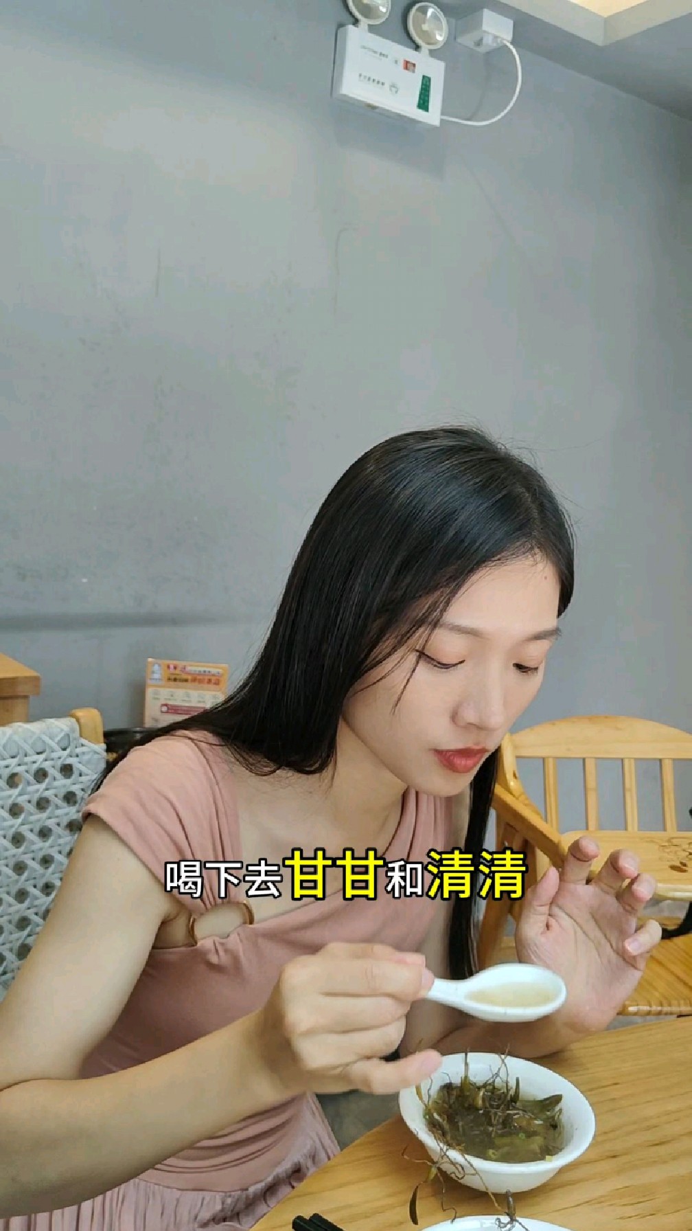 薅了好多天外卖大战的奶茶腻了,今天来吃油柑橄榄脆皮鸡煲