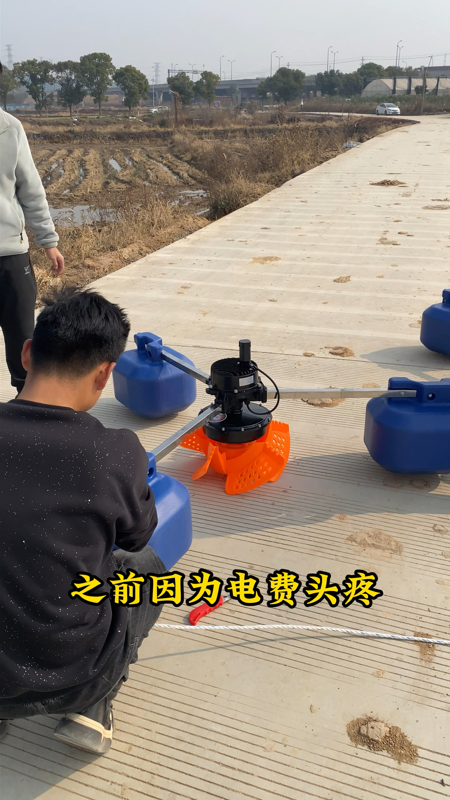 水中皇安全增氧机:2.2千瓦水花一个小时2度电左右#增氧机 #水产