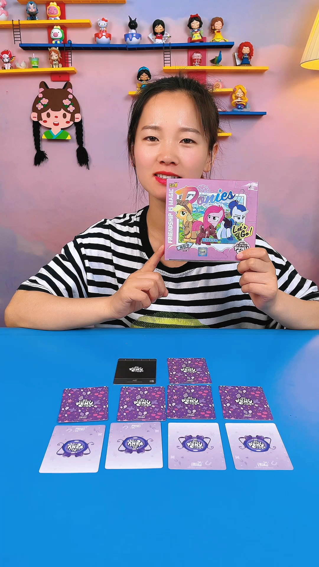 拆小马宝莉卡片,一盒里面拆出来好多稀有卡