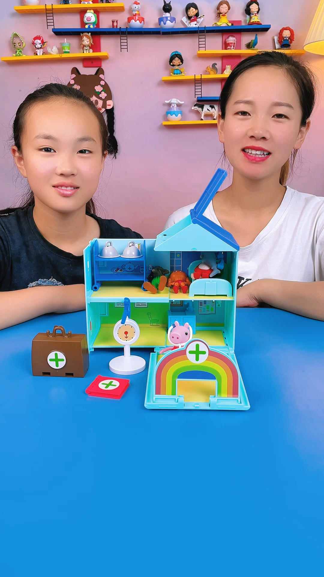 小猪佩奇医院玩具,来了好多山海经怪物