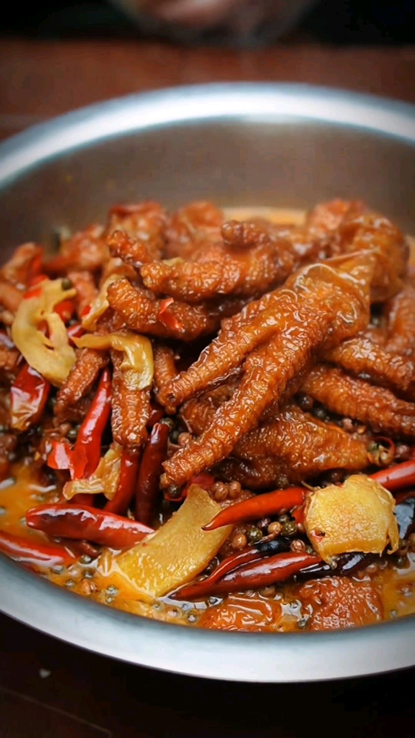 今天用电饭锅给大家分享一个虎皮鸡爪的做法