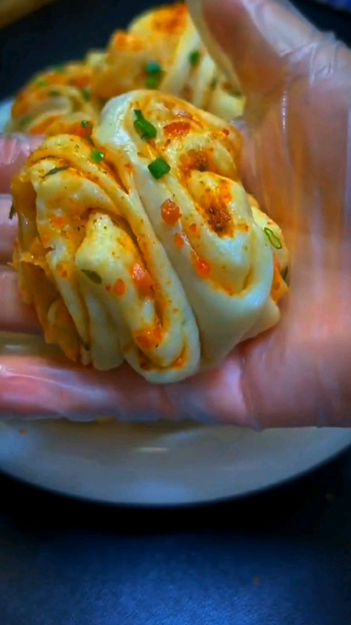 今天做了烧烤味的小花卷