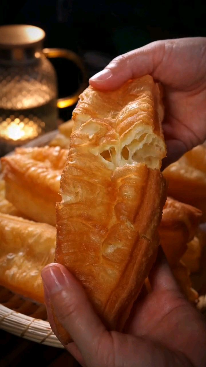 今天给大家分享一下简单好吃的油条做法