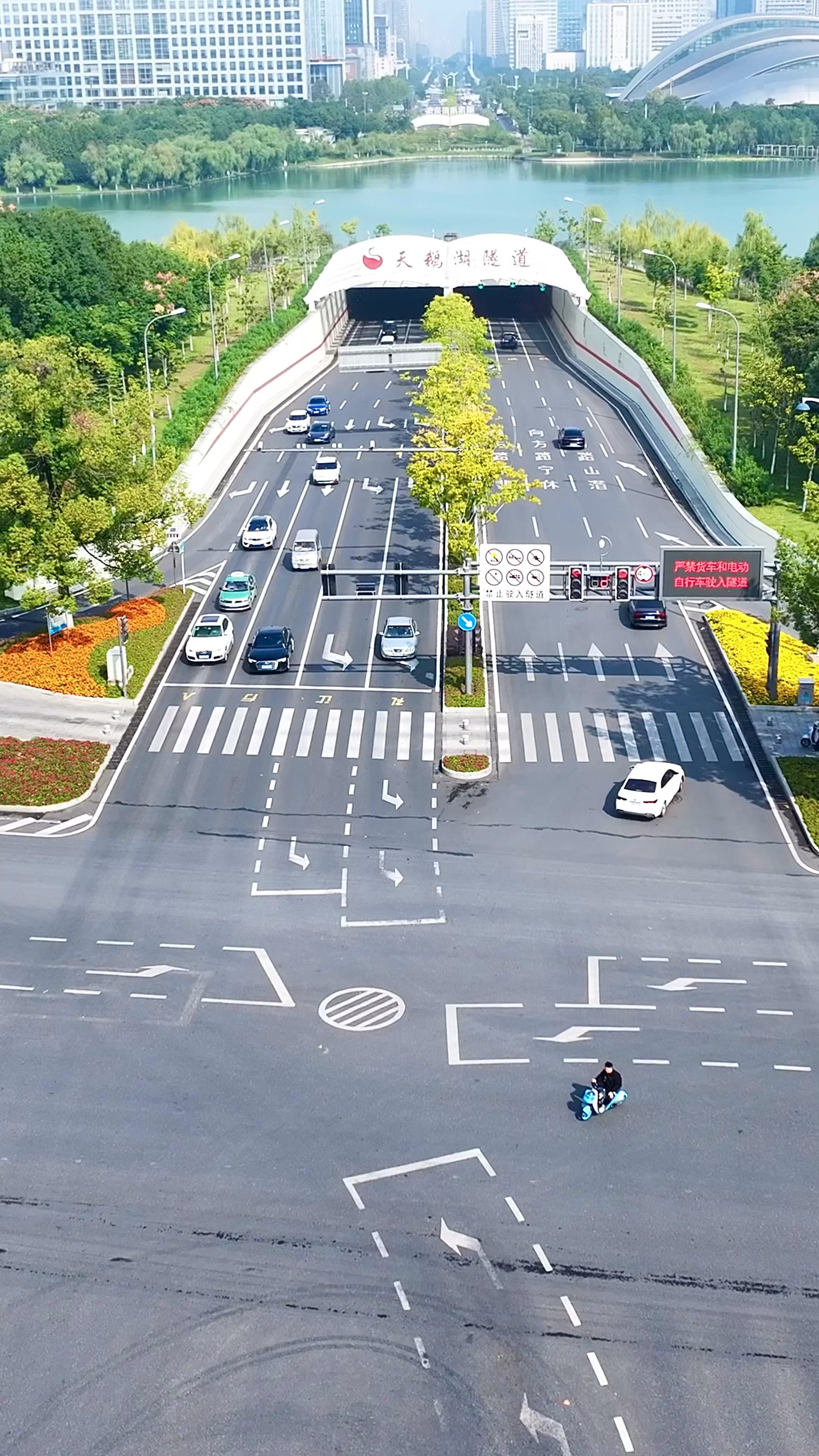 这就是国内最短的湖底隧道,它的长度只有700米