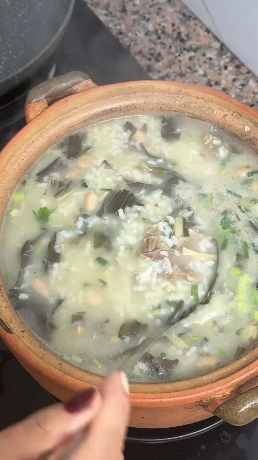 广东师奶喜欢的咸骨粥,鲜香绵滑,全家都爱吃