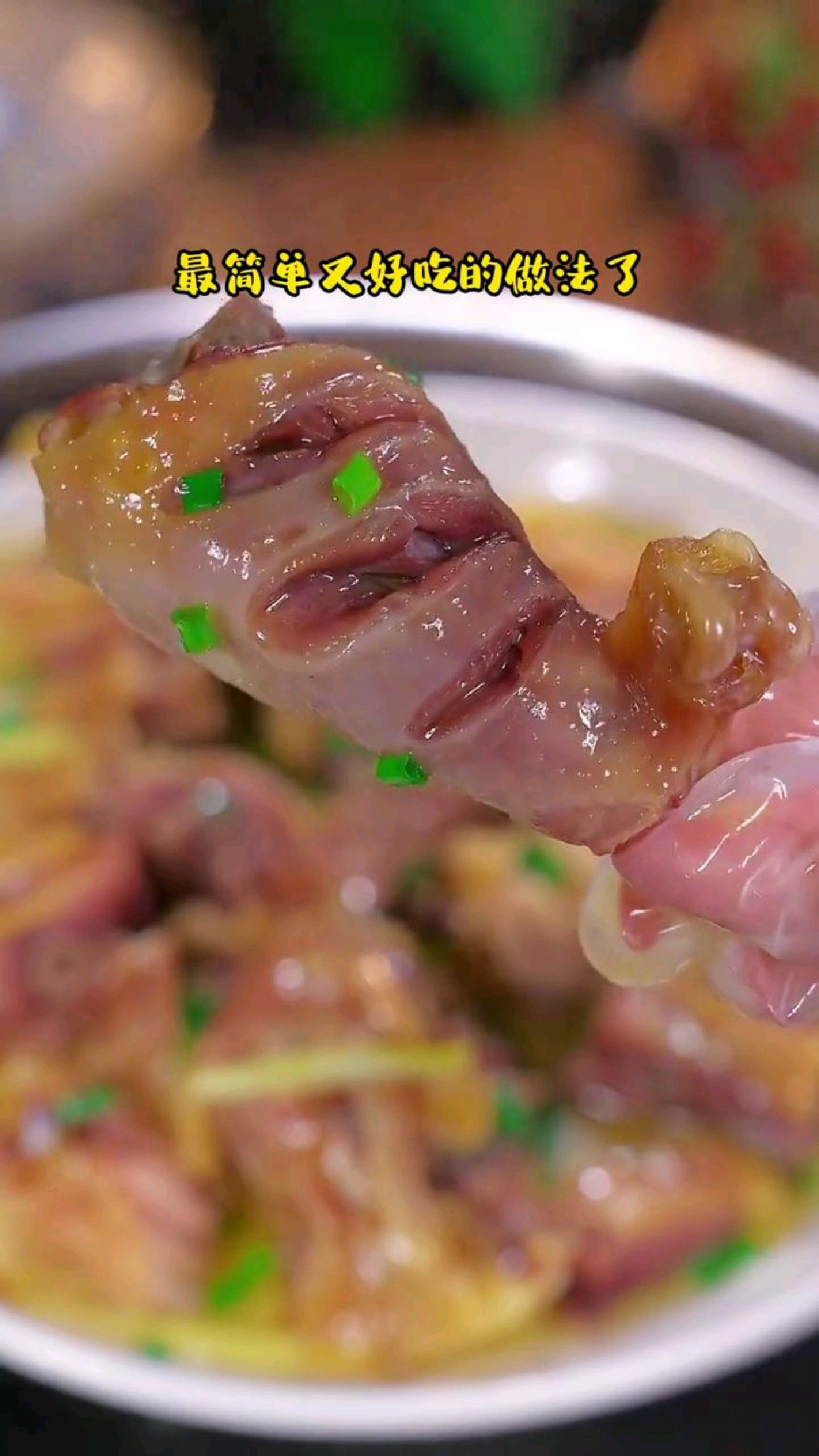 湖北人家喻户晓特色菜,清蒸风干鸡,肉质紧实有嚼劲,口感咸香