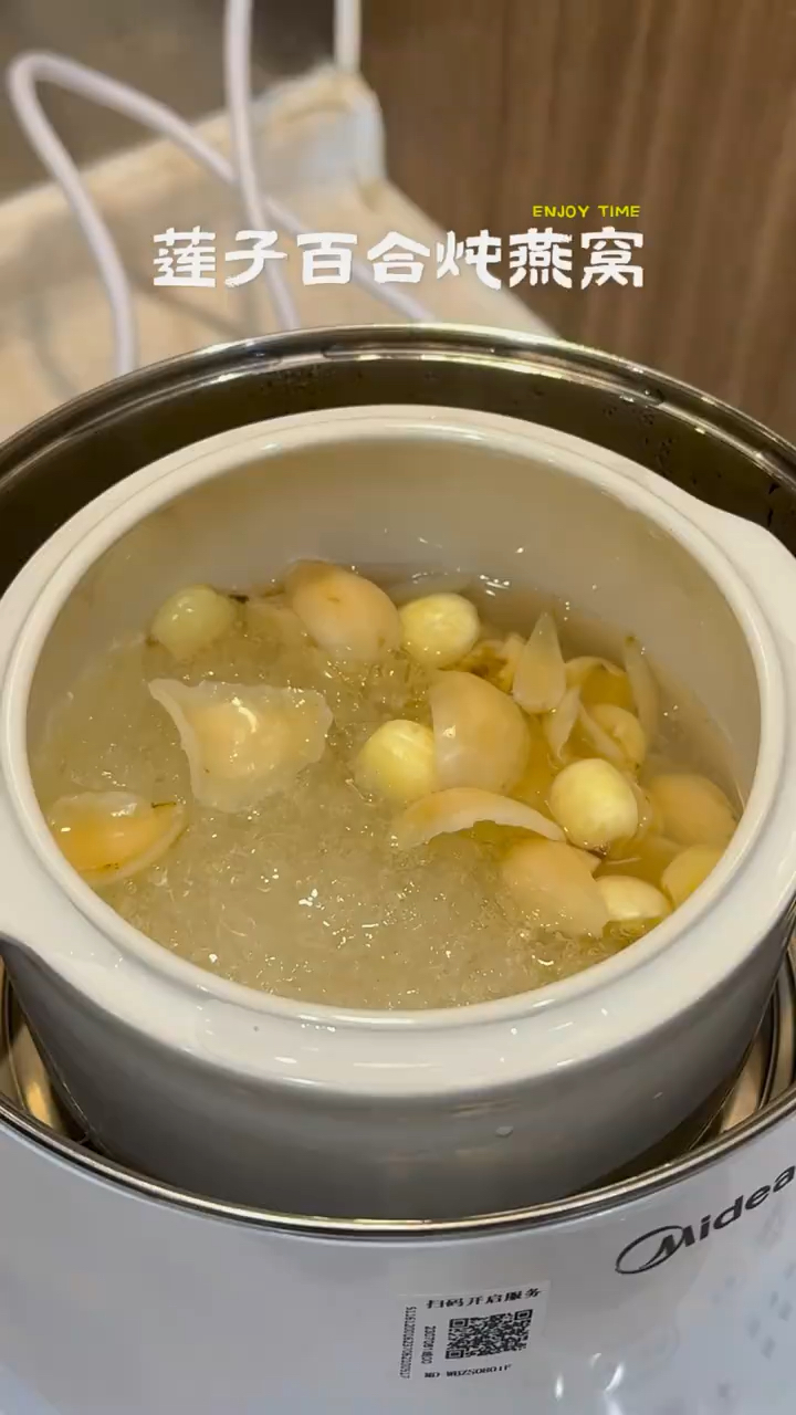 莲子和百合干是天然搭档,一起炖着吃,暖身体,少生病,乐生活!