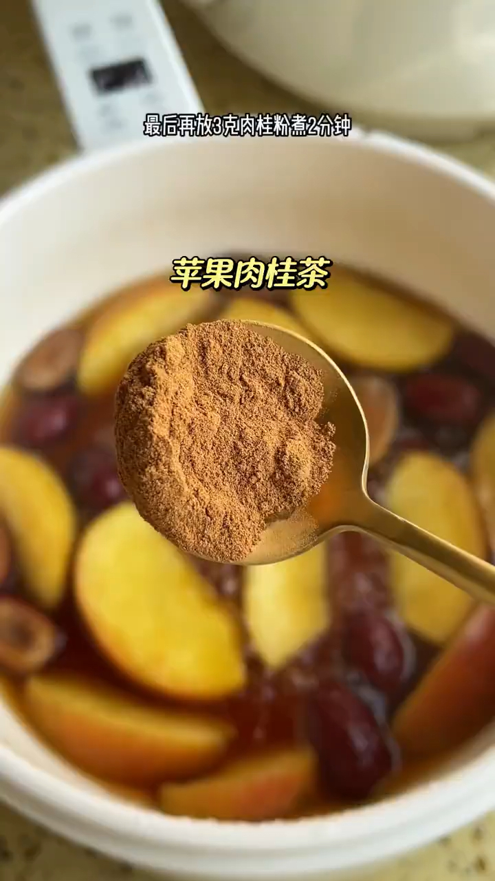 肉桂和苹果是好搭档,一起煮水喝,暖身体,少生病,安稳生活!