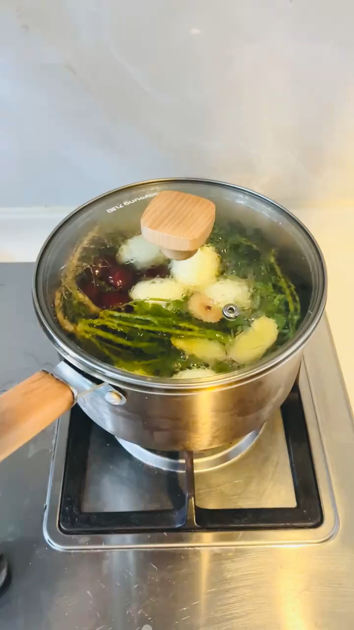 三月三吃荠菜,搭配两物煮鸡蛋吃,除寒气,身体好,安稳春天!