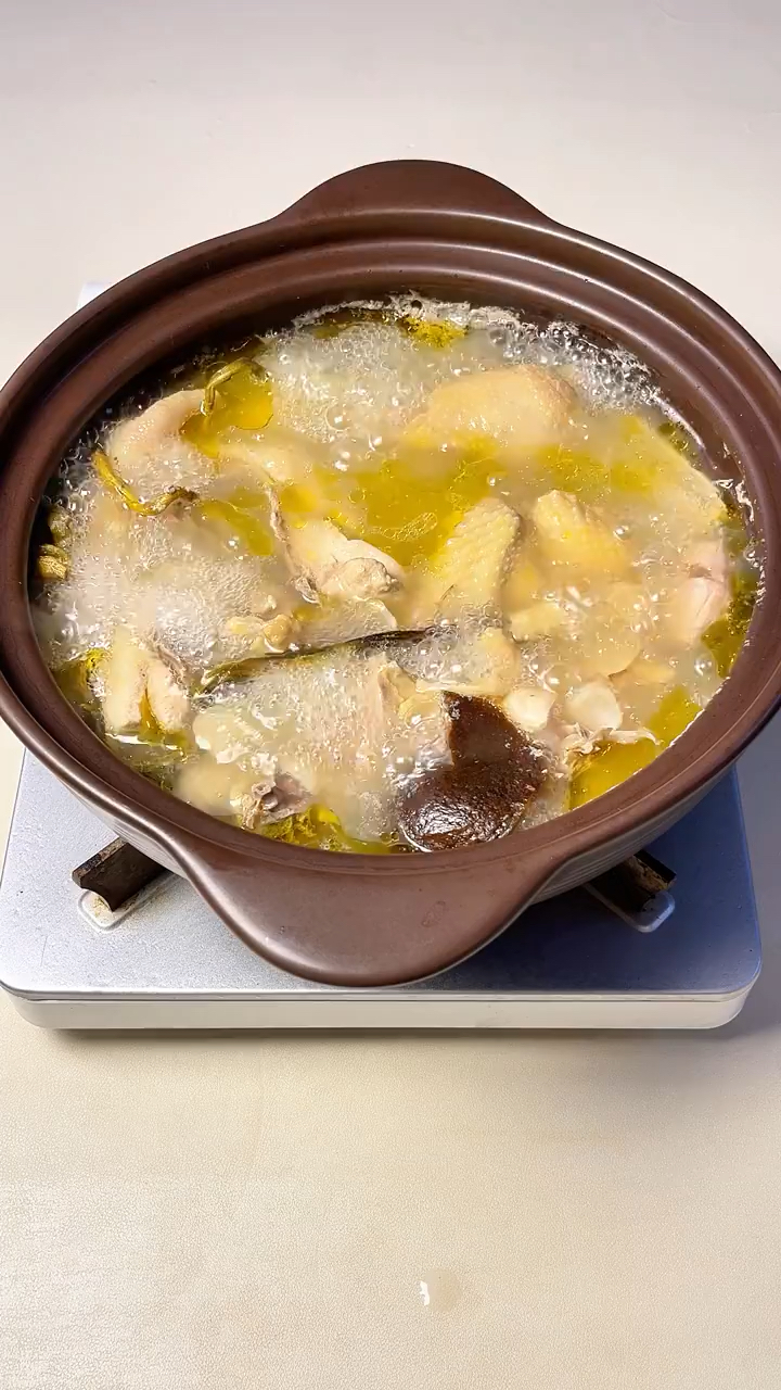 石斛和它是好搭档,一起搭配炖鸡汤,调气血,少生病,喝出好身体