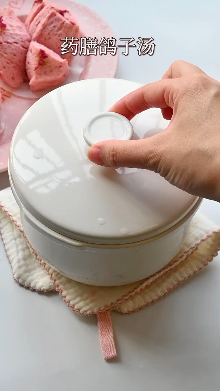 鸽子汤太润了,这样搭配煲汤喝,身体好,少生病,安稳过春天