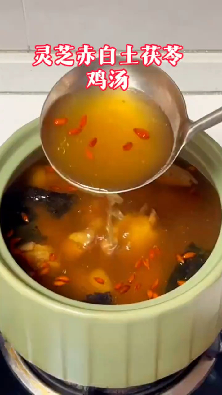 灵芝和茯苓是一对,搭配炖汤喝,身体暖,少生病,老祖宗的土方法
