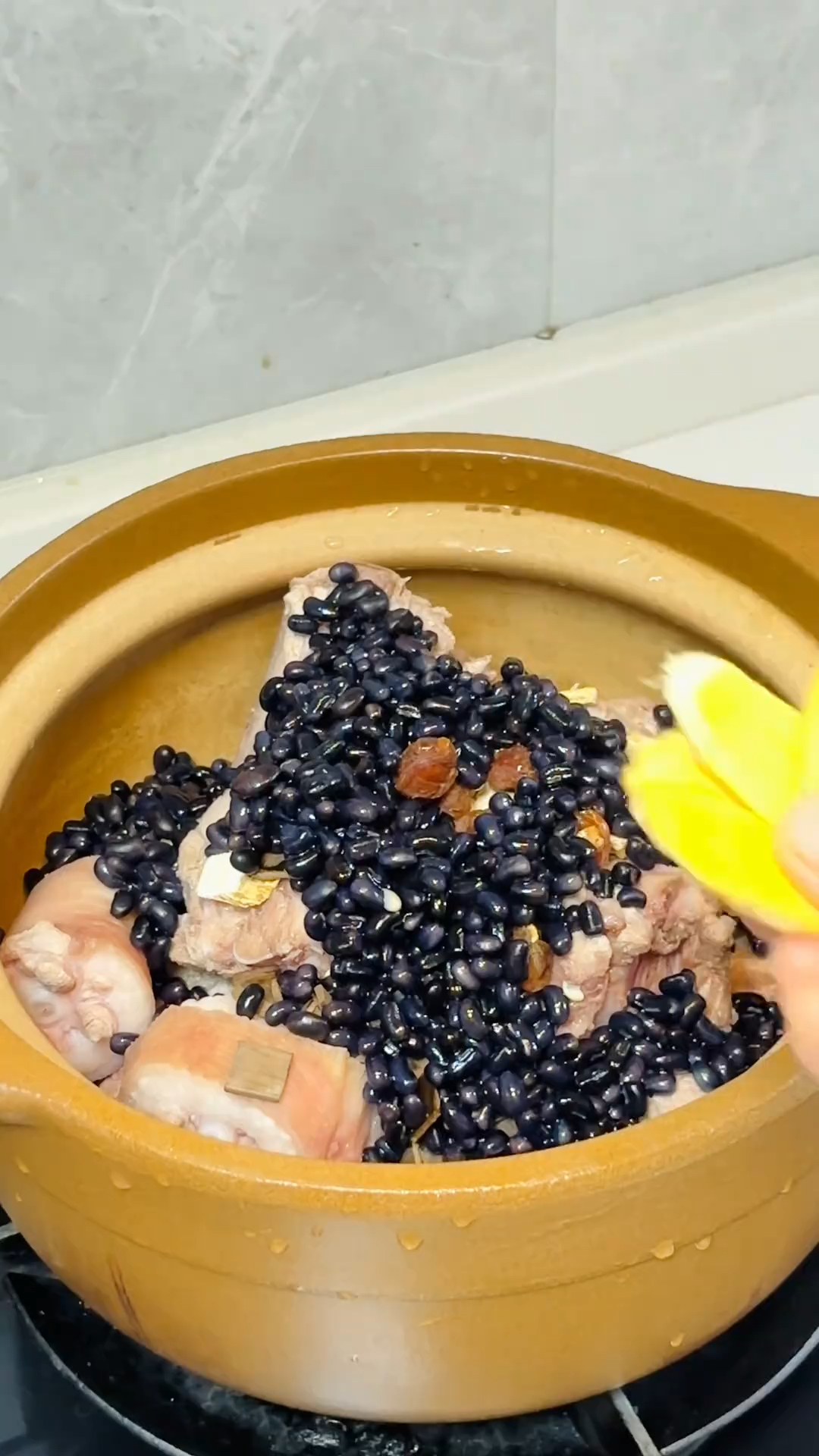 黑豆汤太润了,搭配一宝煮汤喝,暖身体,少生病,安稳夏天