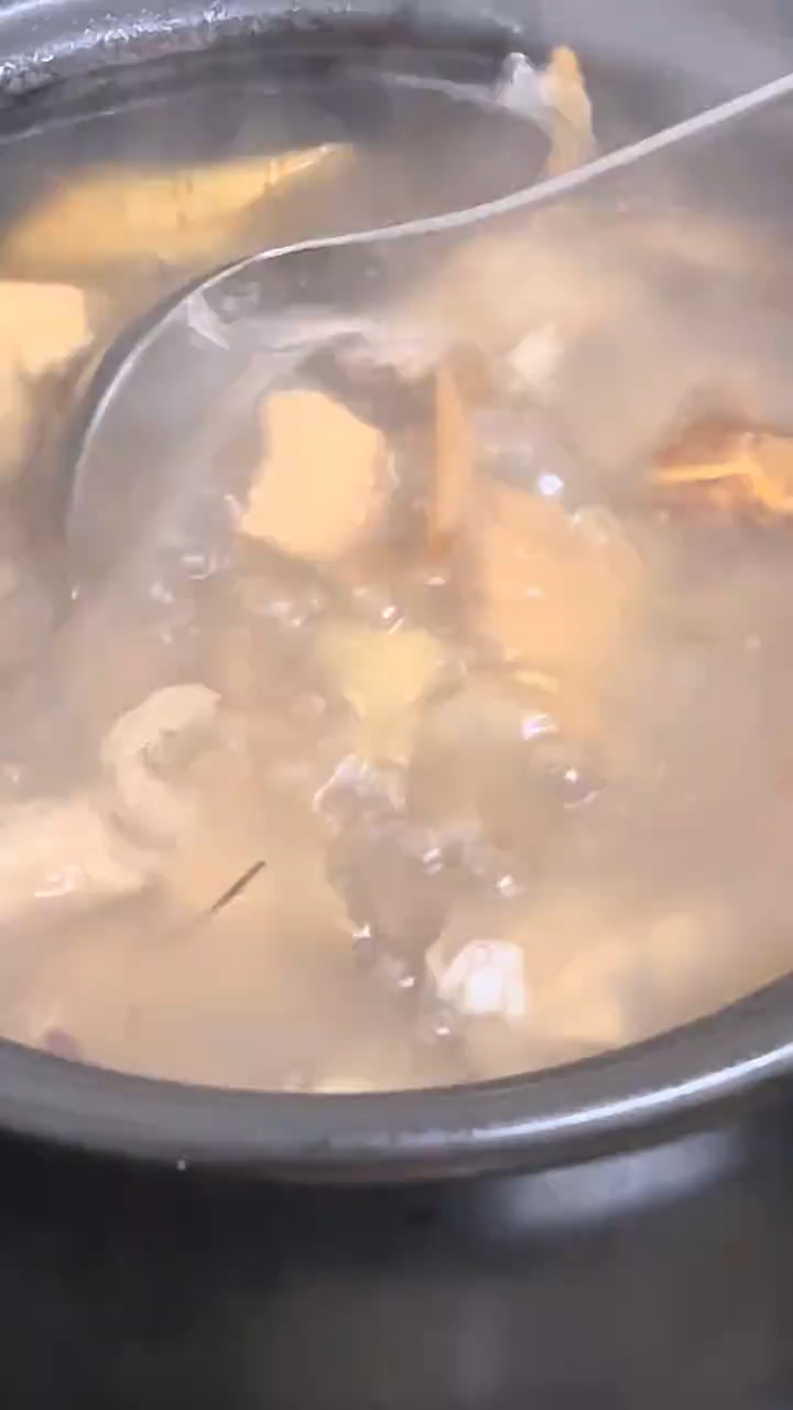 五指毛桃土茯苓搭配炖汤喝,调养身体,安稳夏天,给家人安排起来