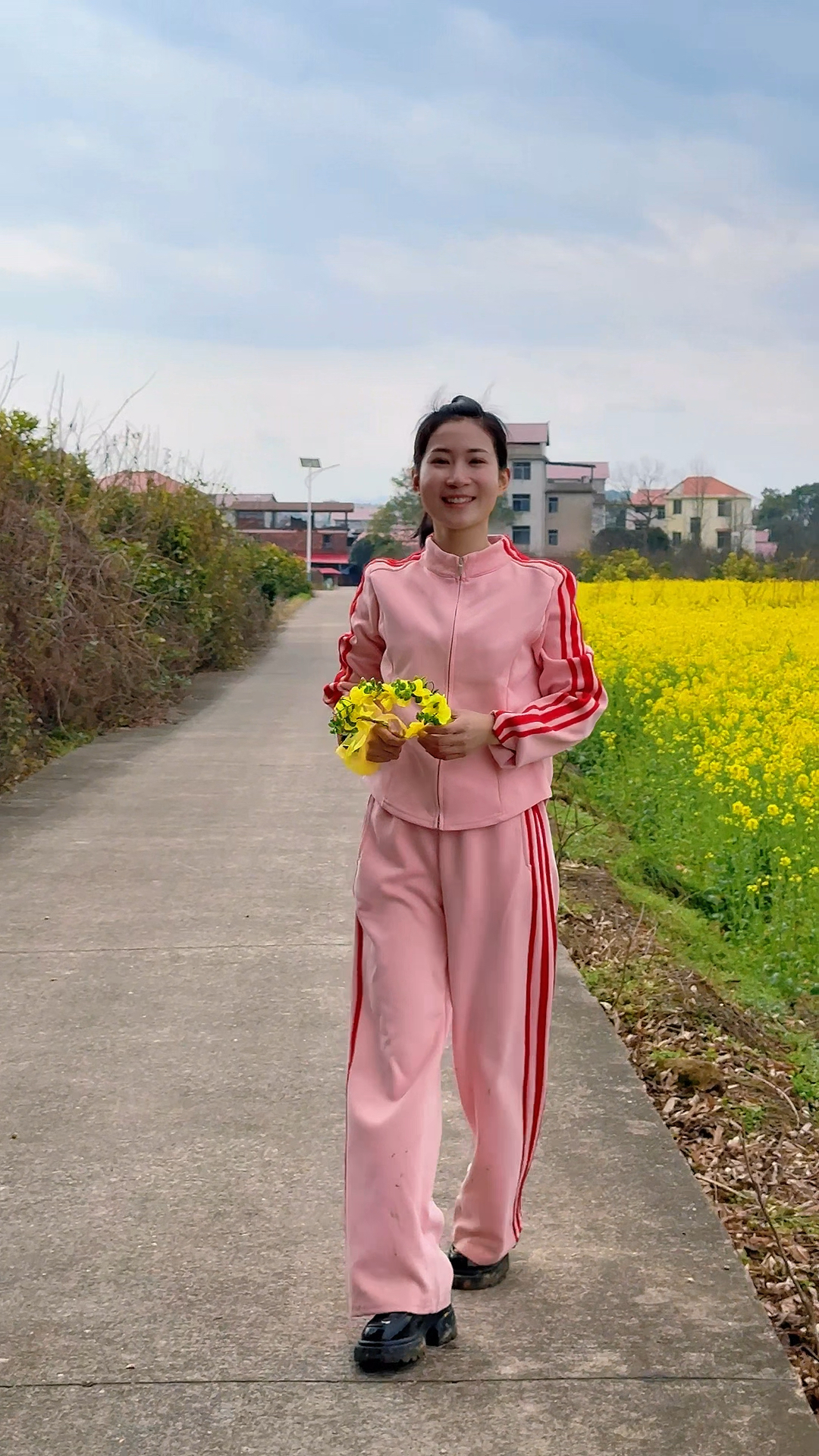 时间过得好快,又是一年油菜花开,告诉我你的地址,我把春风送你