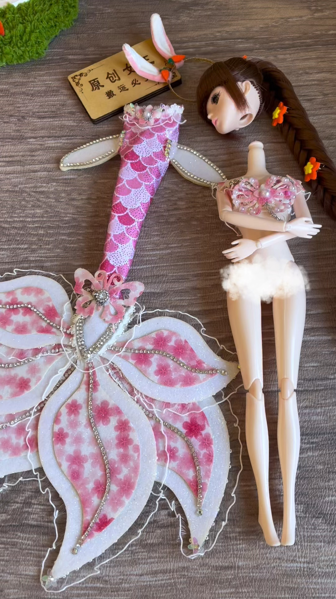 小舞穿上美人鱼的衣服好看吗