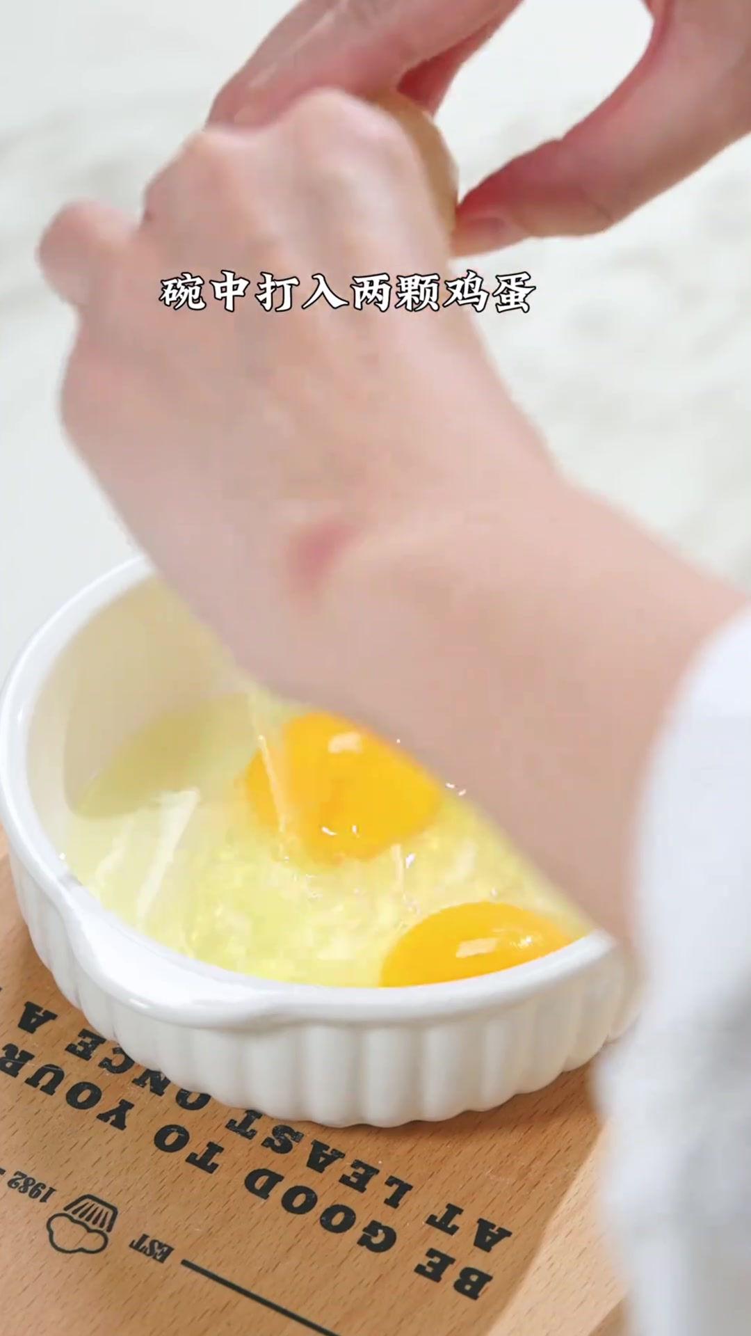 一个鸡蛋就可以做出这个好吃的鸡蛋卷。 软嫩鲜香，做法还特别简