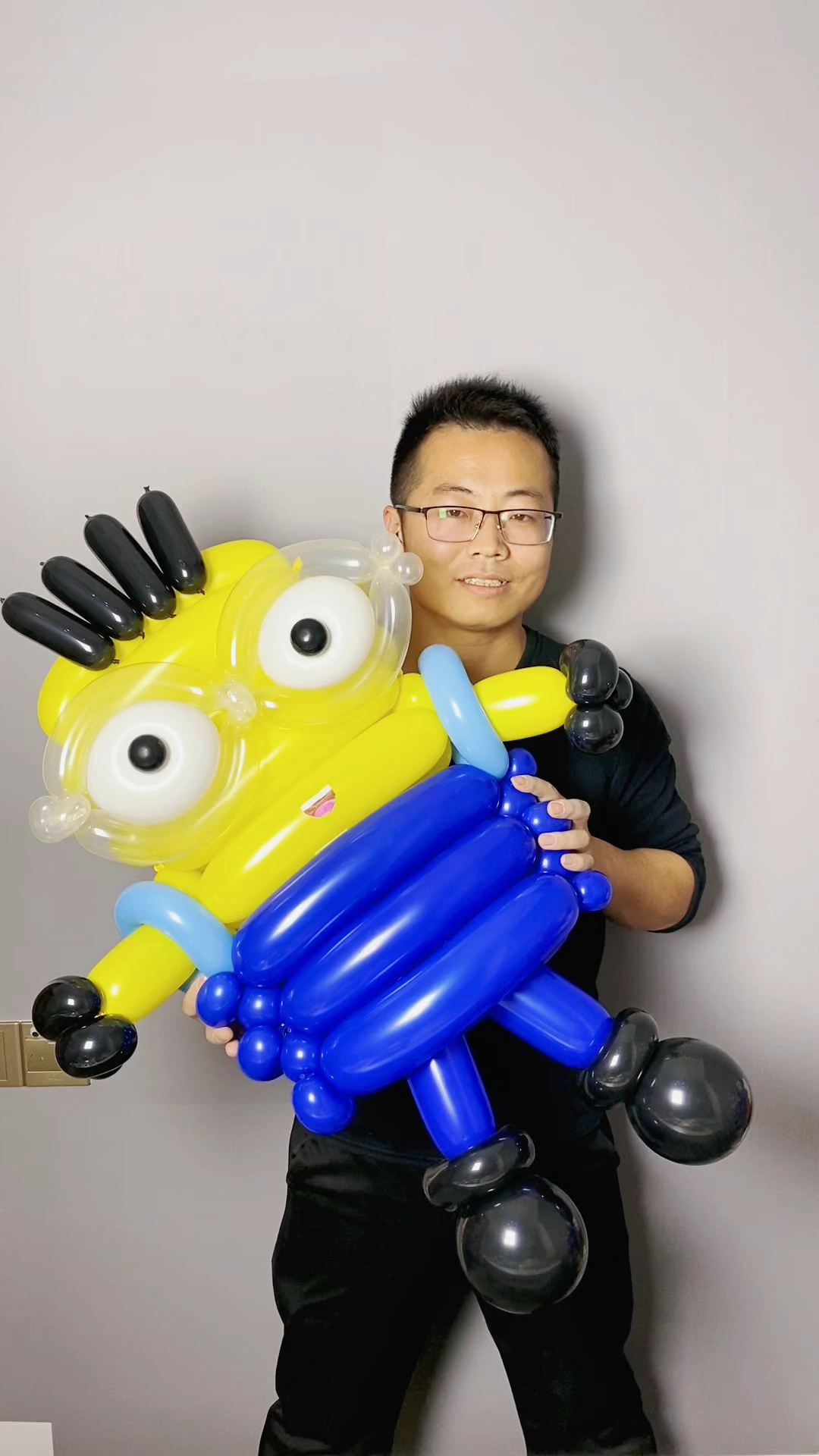 用气球也能制作小黄人,看看像吗