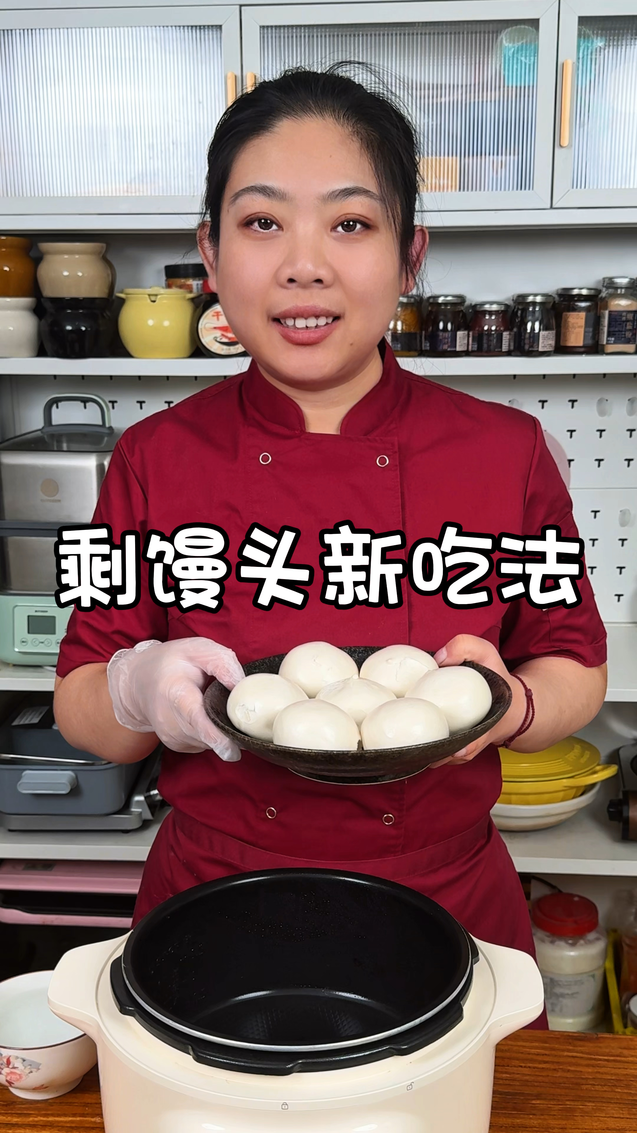 剩馒头放电饭锅里,这个做法太棒啦,虽然很简单但营养丰富还好吃