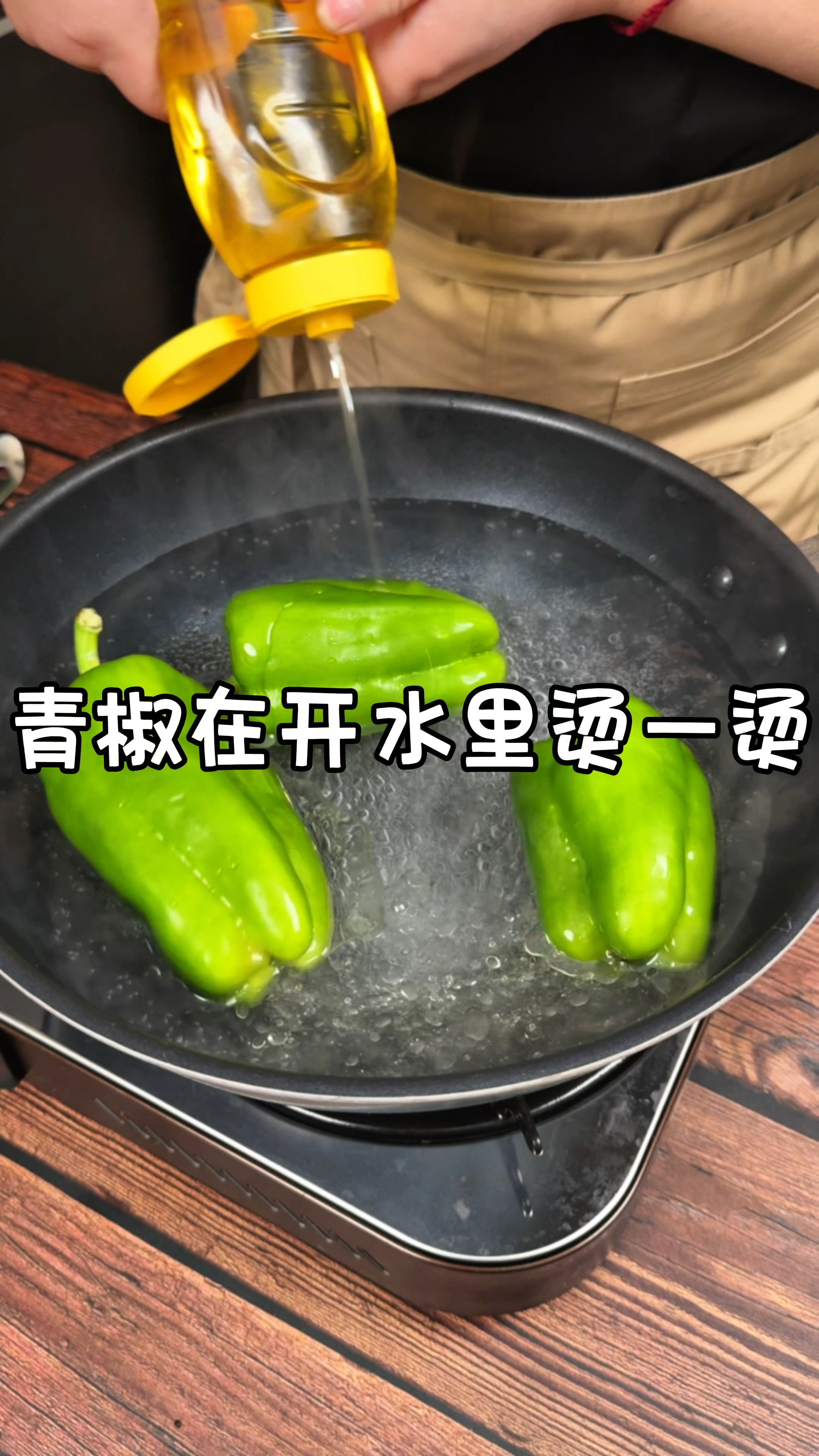 青椒炒鸡蛋，切记别直接炒，多加这一步，营养还健康，吃的更放心