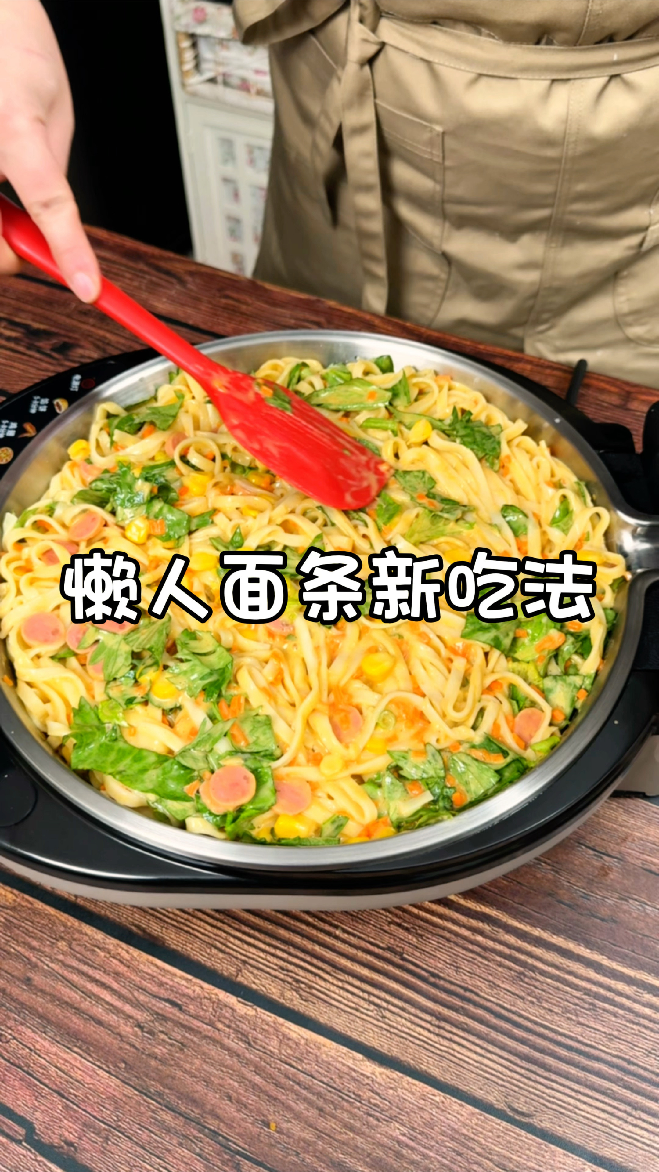 把鸡蛋倒入面条里，教你从没有吃过的新做法，做法简单营养又美味