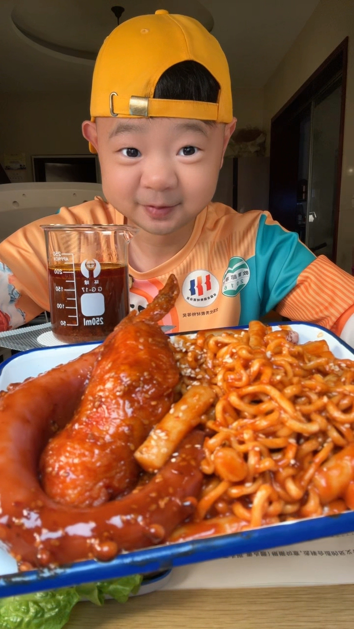 干饭时间到~#火鸡面#火锅#鱿鱼须#鸡翅包饭