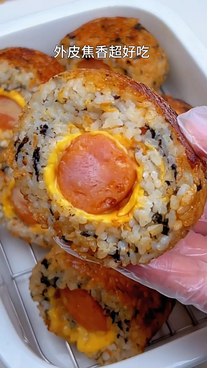 剩米饭别扔了!试试米饭的新吃法,照烧芝士饭团