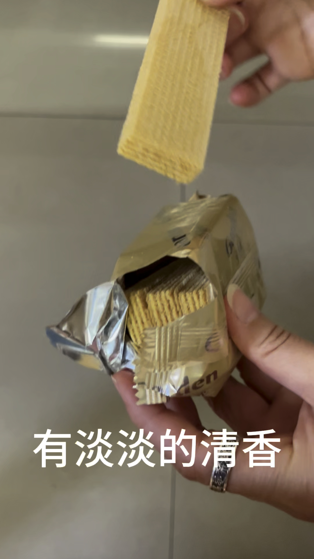 嘉顿威化饼干，零食下午茶都不错的选择，大品牌，酥酥脆脆的好吃